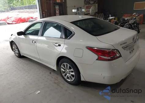 2015 Nissan Altima 2.5 S z USA, uszkodzony, nr VIN 1N4AL3AP1FC258095